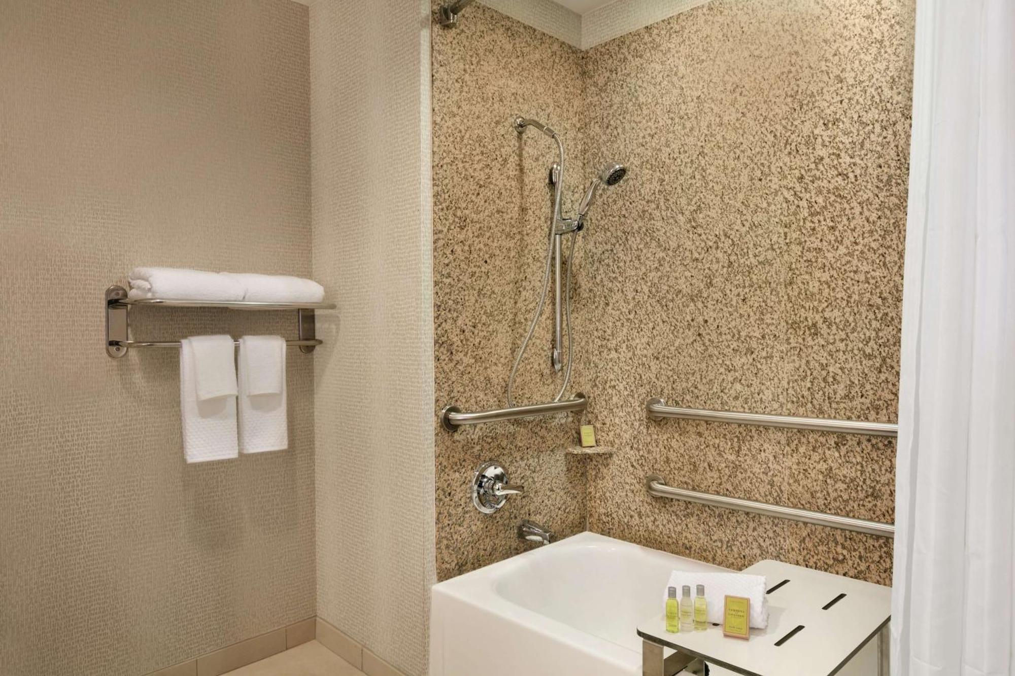 Doubletree By Hilton Atlanta Northeast/Northlake Tucker Extérieur photo